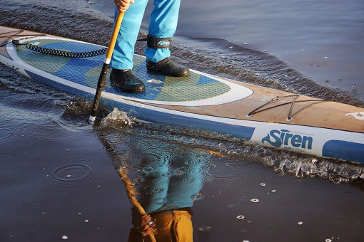Siren T3 Tortuga Paddel auf dem wahoo 14.0 Raceboard und Fuß-Leash