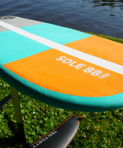 Für uns Testsieger das Pump Foil Board mit Carbon von SIREN SUPsurfing Sole 88
