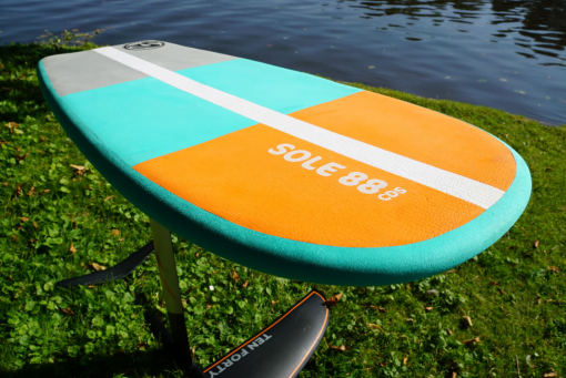 Für uns Testsieger das Pump Foil Board mit Carbon von SIREN SUPsurfing Sole 88