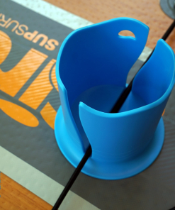 Botte Buddy - der Flaschenhalter für das Gepäcknetz am SUP Boards von SIREN SUPsurfing