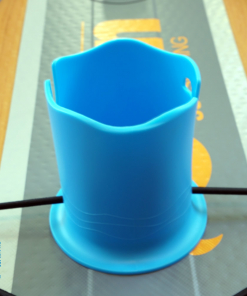 Botte Buddy - der Flaschenhalter für das Gepäcknetz am SUP Boards von SIREN SUPsurfing