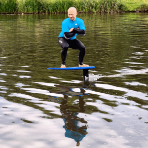 Das beste Pumpfoiling mit Carbon Pumpfoil mit SIREN SUPsurfing Sole 99 Pumpfoilboard mit EVA RAILS für mehr Sicherheit