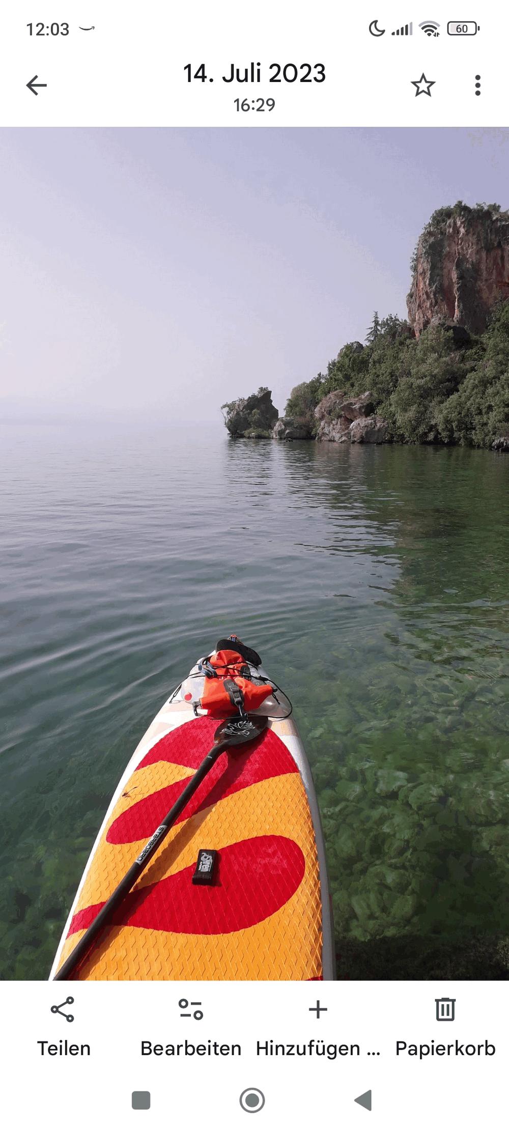 Rene Pausar auf dem barra 12.6 von SIREN SUPsurfing auf dem Ohrid See in Albanien